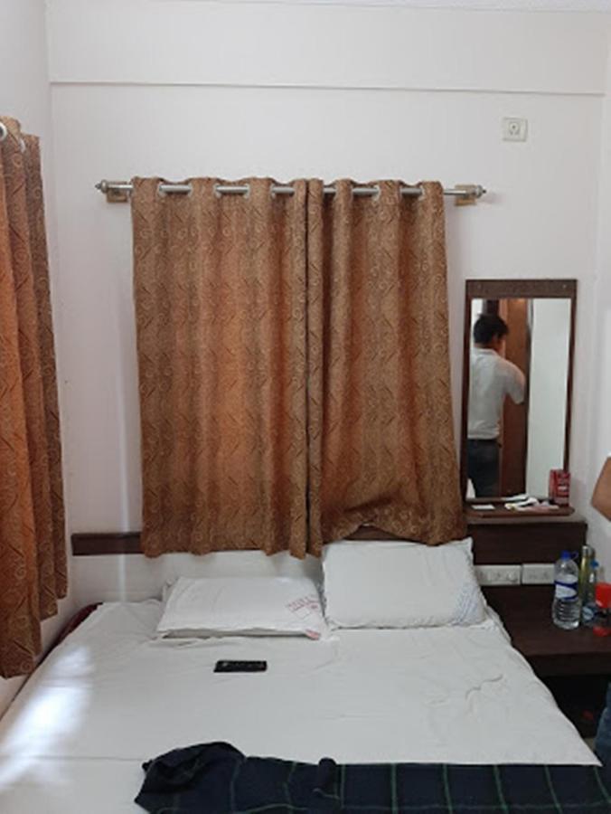 Hotel Surya Residency Majestic Бангалор Экстерьер фото