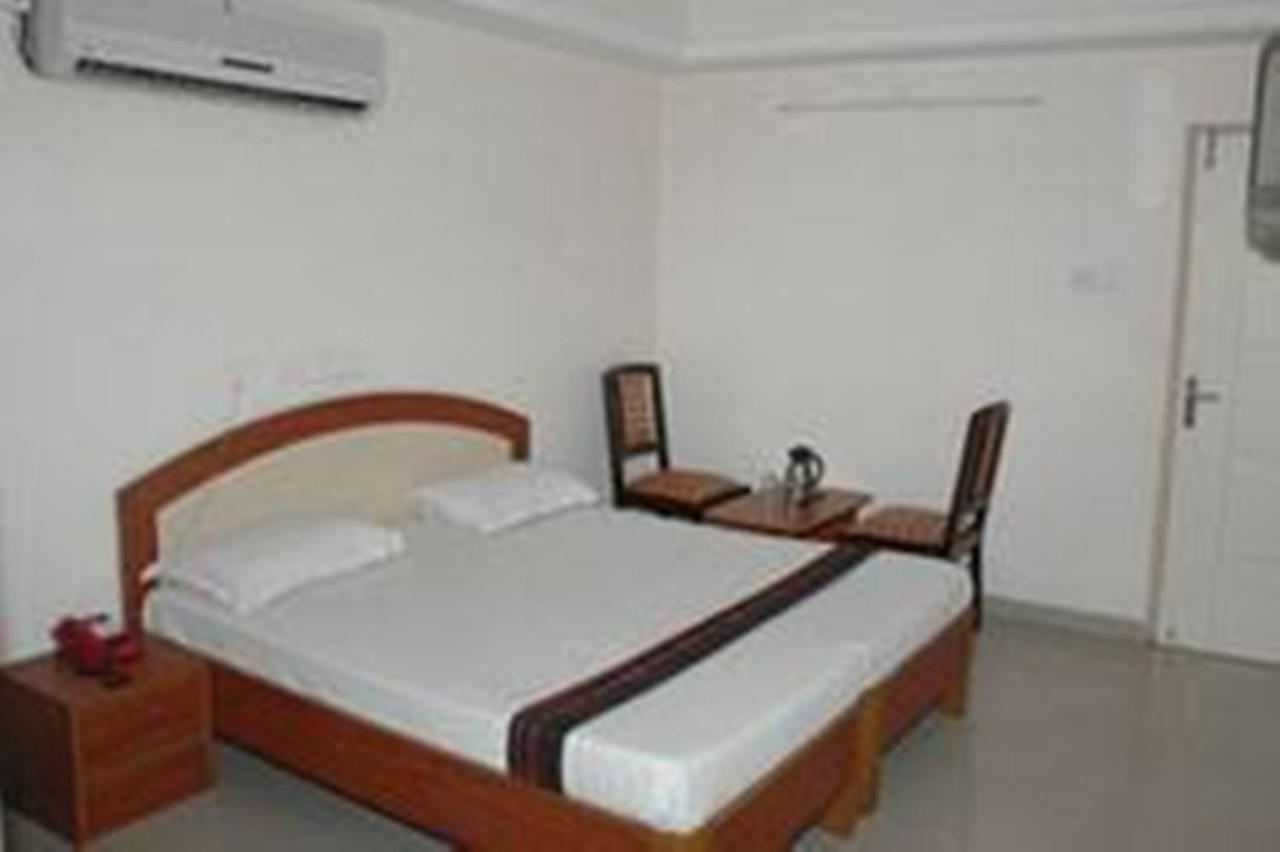 Hotel Surya Residency Majestic Бангалор Экстерьер фото
