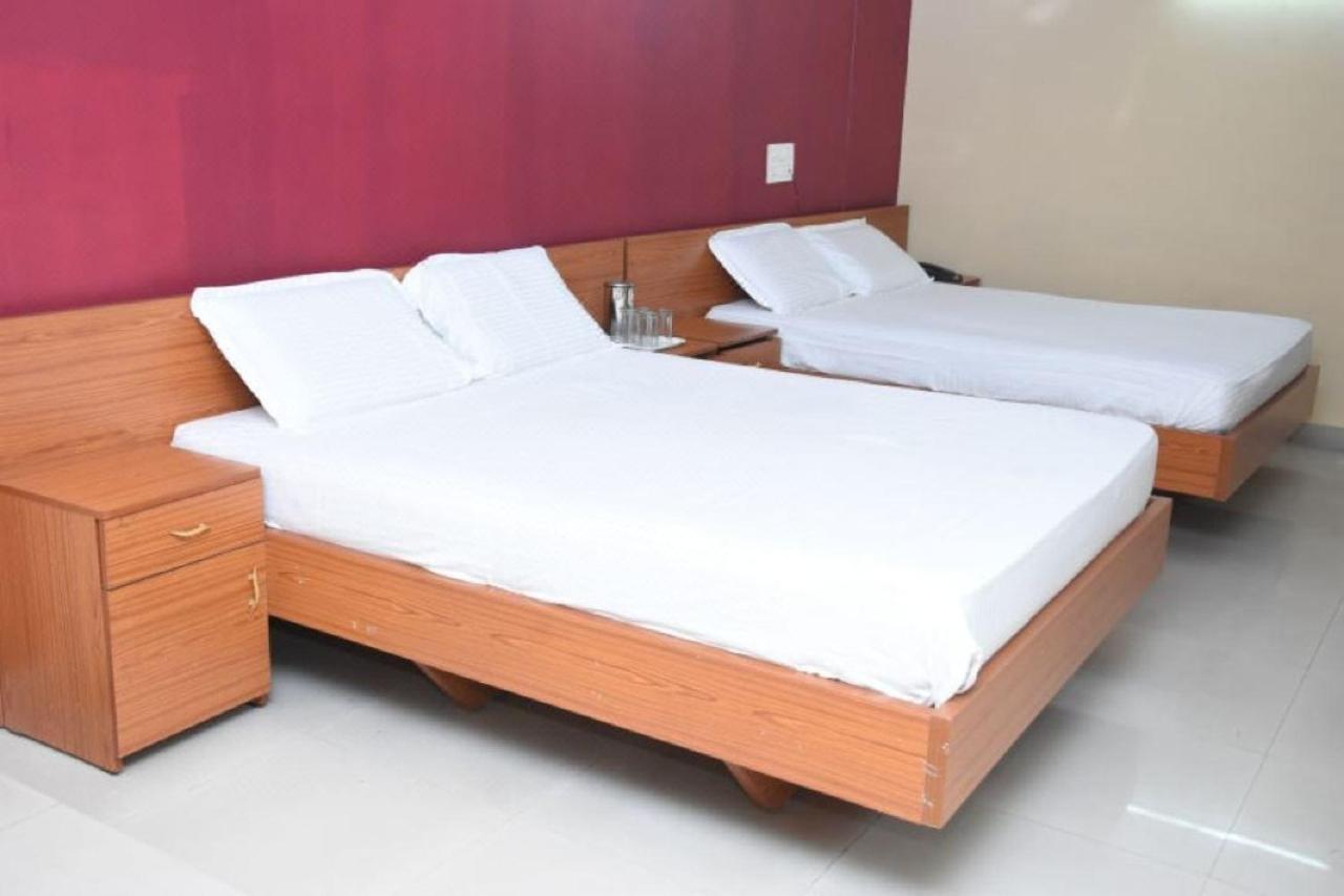 Hotel Surya Residency Majestic Бангалор Экстерьер фото