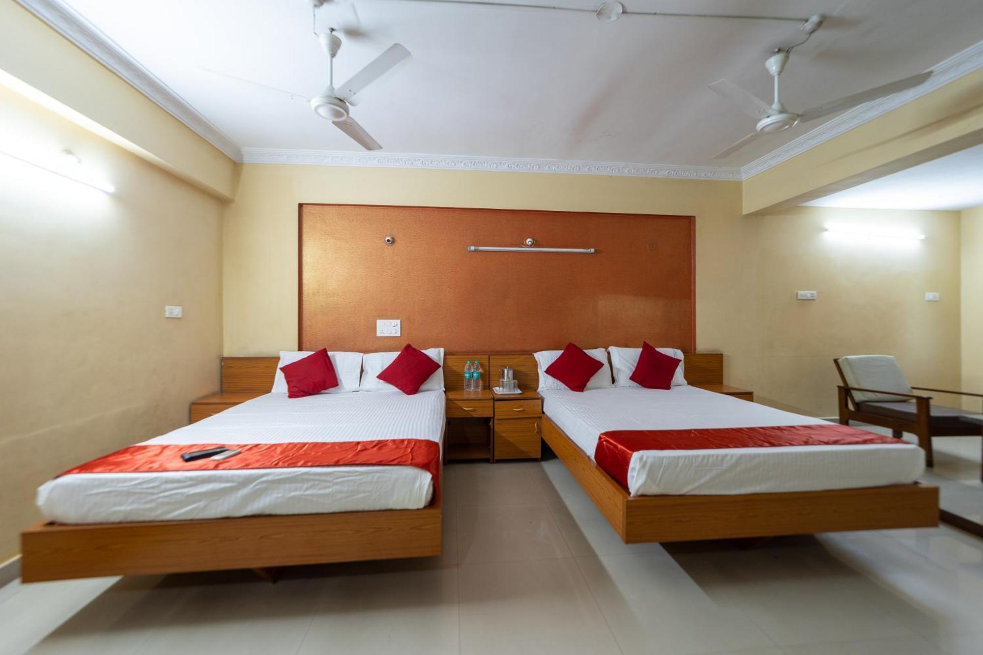 Hotel Surya Residency Majestic Бангалор Экстерьер фото
