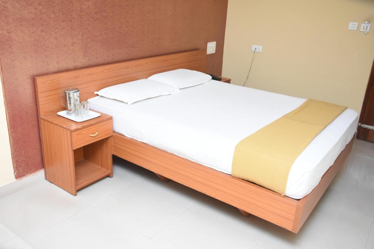 Hotel Surya Residency Majestic Бангалор Экстерьер фото
