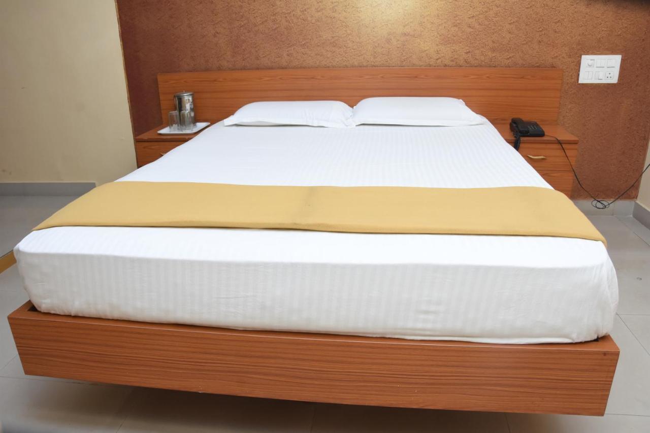 Hotel Surya Residency Majestic Бангалор Экстерьер фото