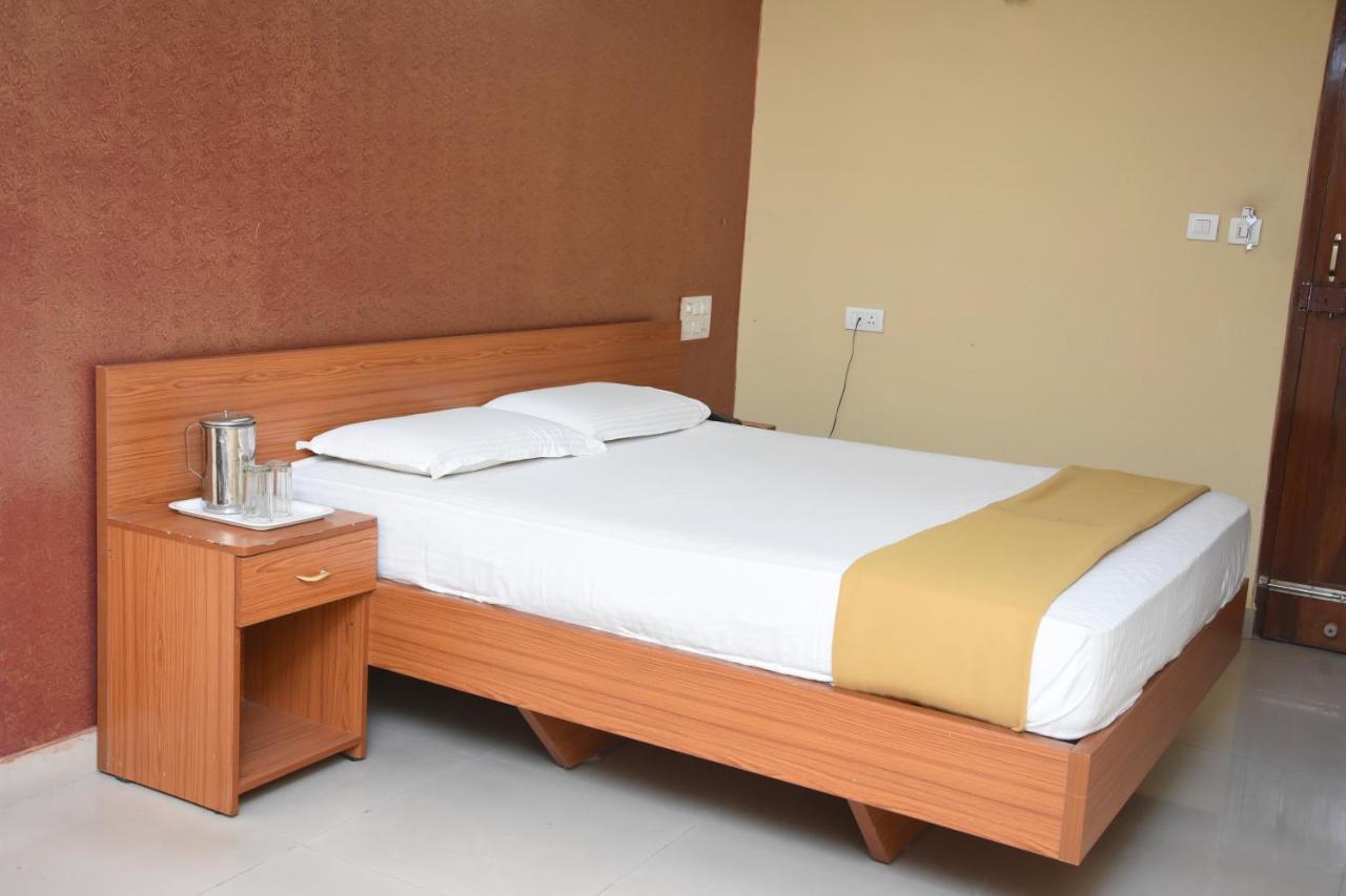 Hotel Surya Residency Majestic Бангалор Экстерьер фото