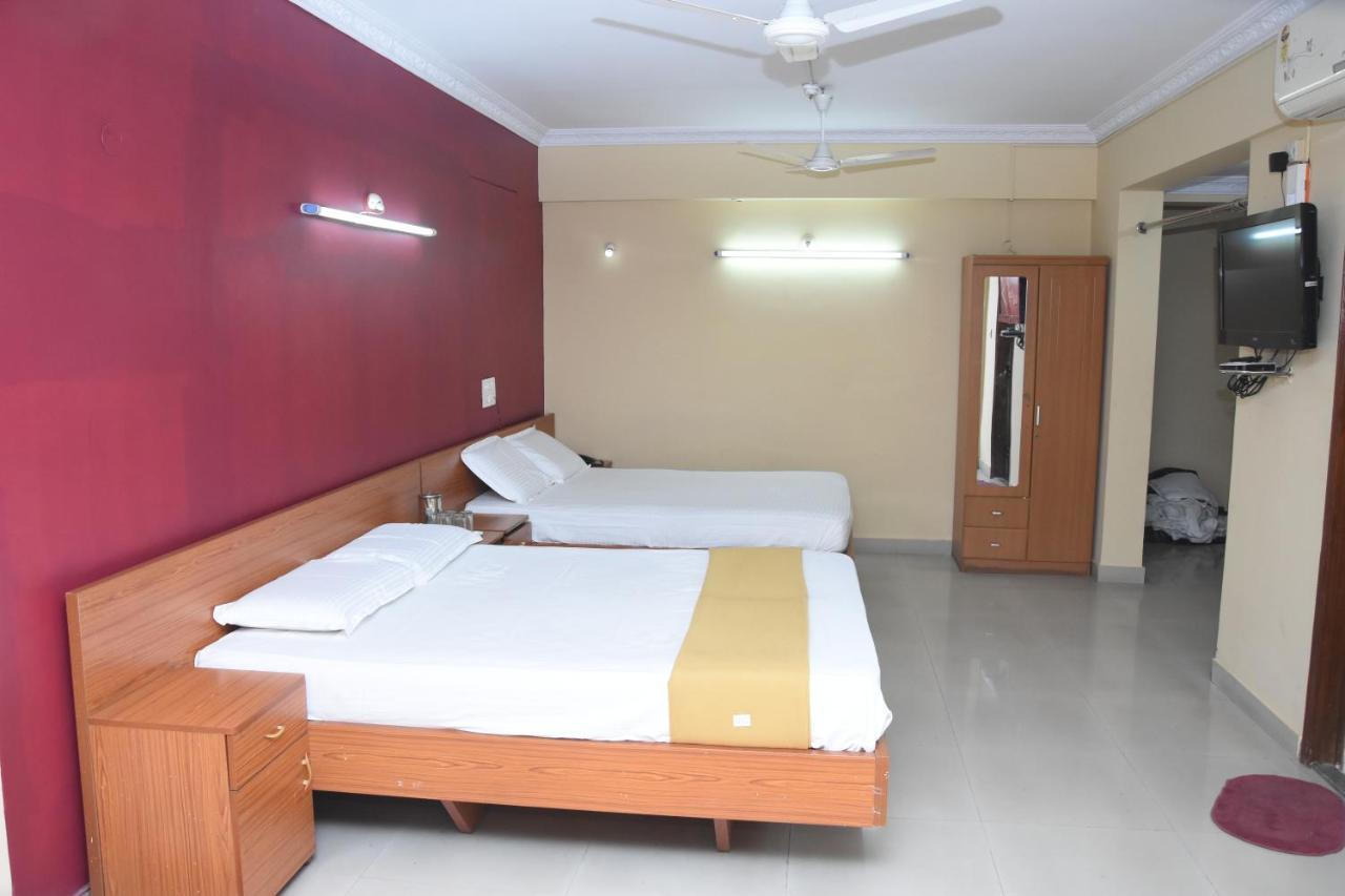 Hotel Surya Residency Majestic Бангалор Экстерьер фото