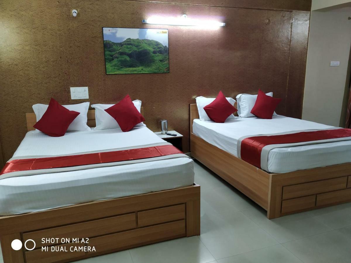 Hotel Surya Residency Majestic Бангалор Экстерьер фото