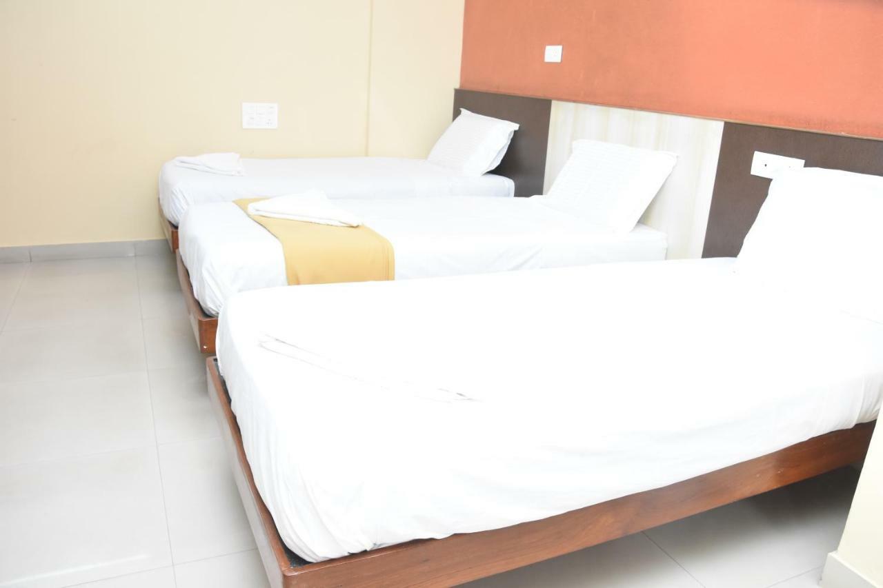 Hotel Surya Residency Majestic Бангалор Экстерьер фото
